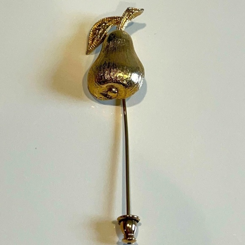 Vintage Trifari Gold Brushed Pear Fruit Lapel Hat Pin Brooch